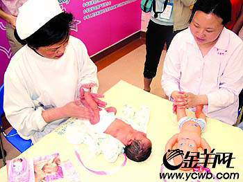 如何给宝宝抚触？(图)